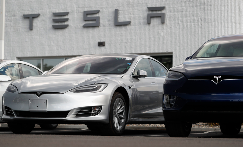 Illustration for article titled Tesla Employees Call 'Bullshit' On Online Sales Claims Amid Retail Closure Chaos